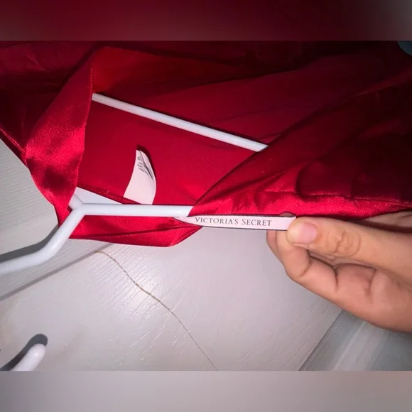 Victoria Secret silk Robe - Picture 4 of 5